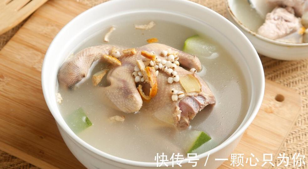 俗话“一鸽胜九鸡”，炖鸽子汤牢记“3放2不放”，汤鲜味美不腥气
