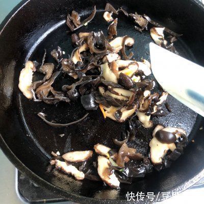 木耳|饭店的素食拌饭为什么那么好吃，主要是多了这一步