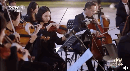 觉醒年代|精彩破圈!总台秋晚如约开启 全球网友盛赞唯美走心