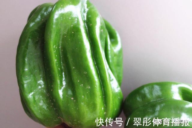 激素|打了激素的青椒如何分辨？菜农：教您一招，以后别再买错了