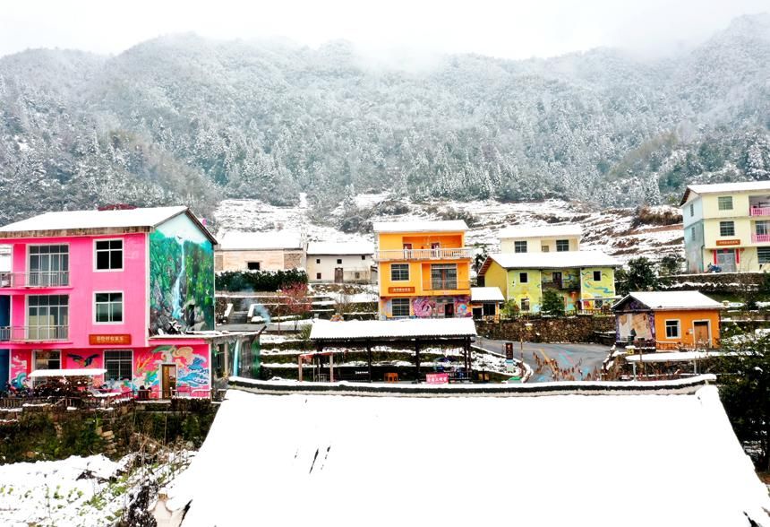 彩绘|江西乐安：“彩绘村”雪景如画