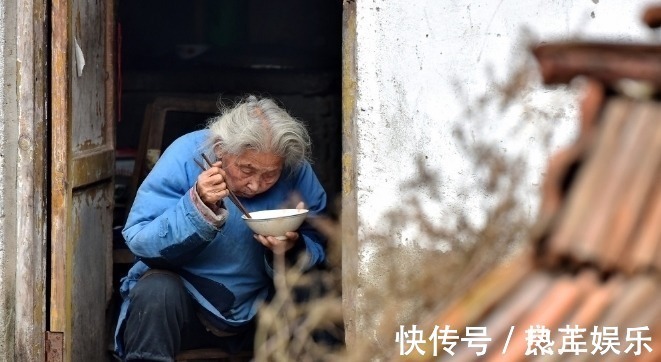 生病|76岁奶奶倾诉经历了,才能看清人心,晚年老伴儿和儿女都靠不住