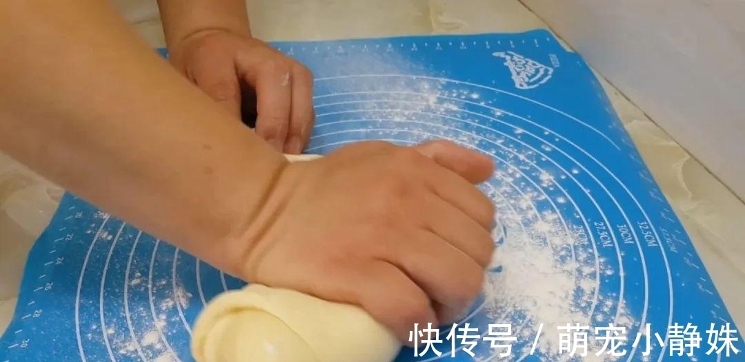 面粉又出新吃法,揉一揉锅里一扔,松软又香甜,比麻团面包都好吃