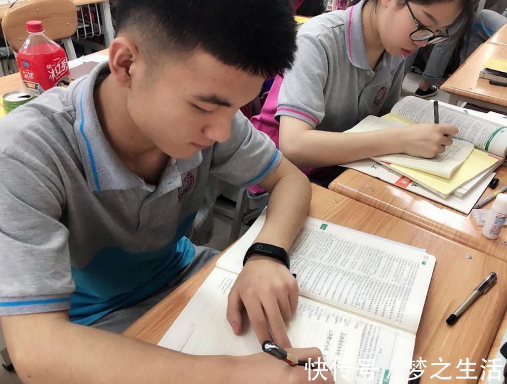 学霸|真正的学霸看起来“很轻松”,却总是考高分,只因不做这4件事
