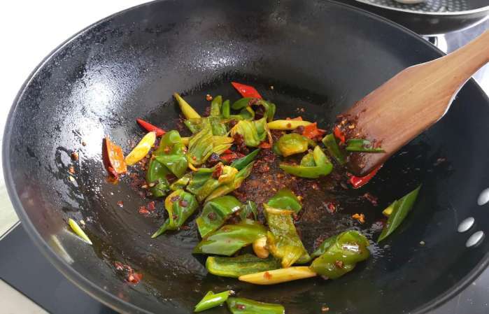 用土豆做的一道美食,饭店卖38元一盘,在家成本5块,下酒又下饭