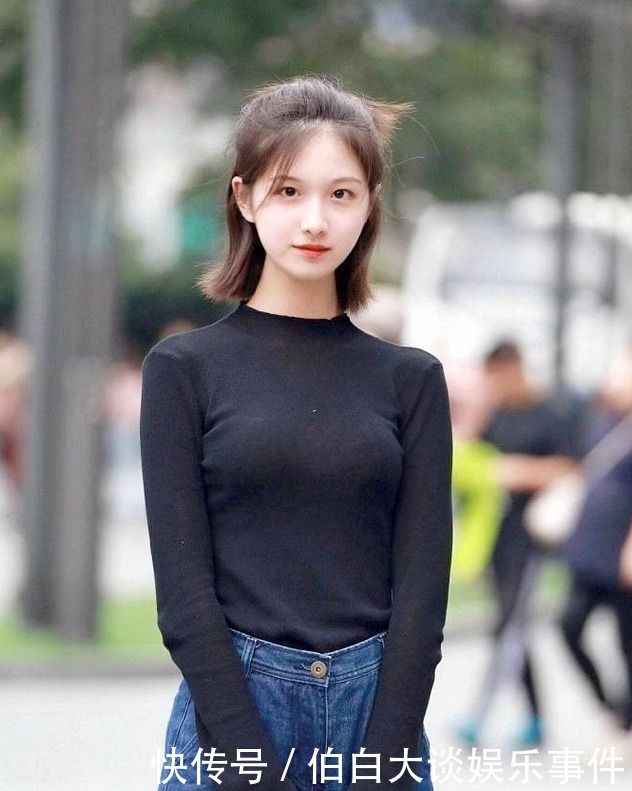 小姐姐|小姐姐超肥牛仔裤黑上衣装扮,走简约路线,优雅中透着小魅惑