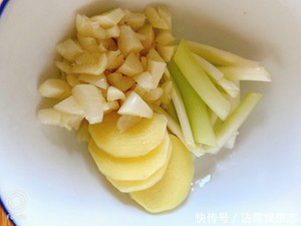 新鲜|麻辣烫,角落里不起眼的贵菜,很多人都不拿,老板在一边偷着乐!