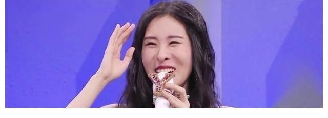 鞠婧祎|《我們的歌》同樣是失誤，為何對待薛之謙、周興哲的態度大不同？