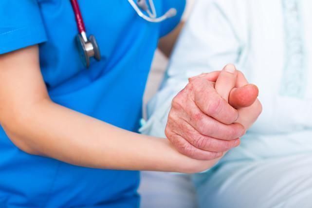 病人|查出癌症不放疗不化疗,保持良好心态吃喝玩乐,能扛过去吗