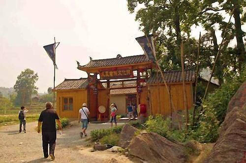 风景如画的关田山苗寨,第一眼就爱上了,好想在这一直生活