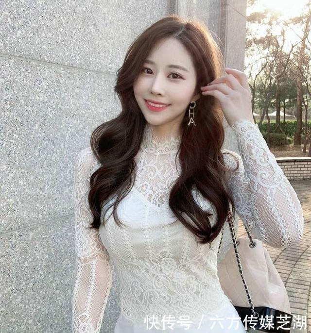 小姐姐太美了，迷人的笑容令人心动