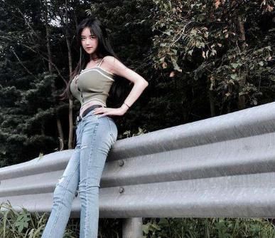 底裤|街拍美女紧身打底裤秀出无法抗拒的美,尽显优美曲线