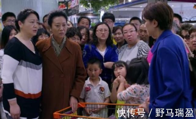 超市|一袋糖要50元?妈妈带儿子怒砸超市,店长:看监控吧