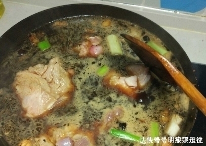 猪骨|猪肉的这个部位要常买，十几元一斤，钙含量极高，老人小孩要常吃