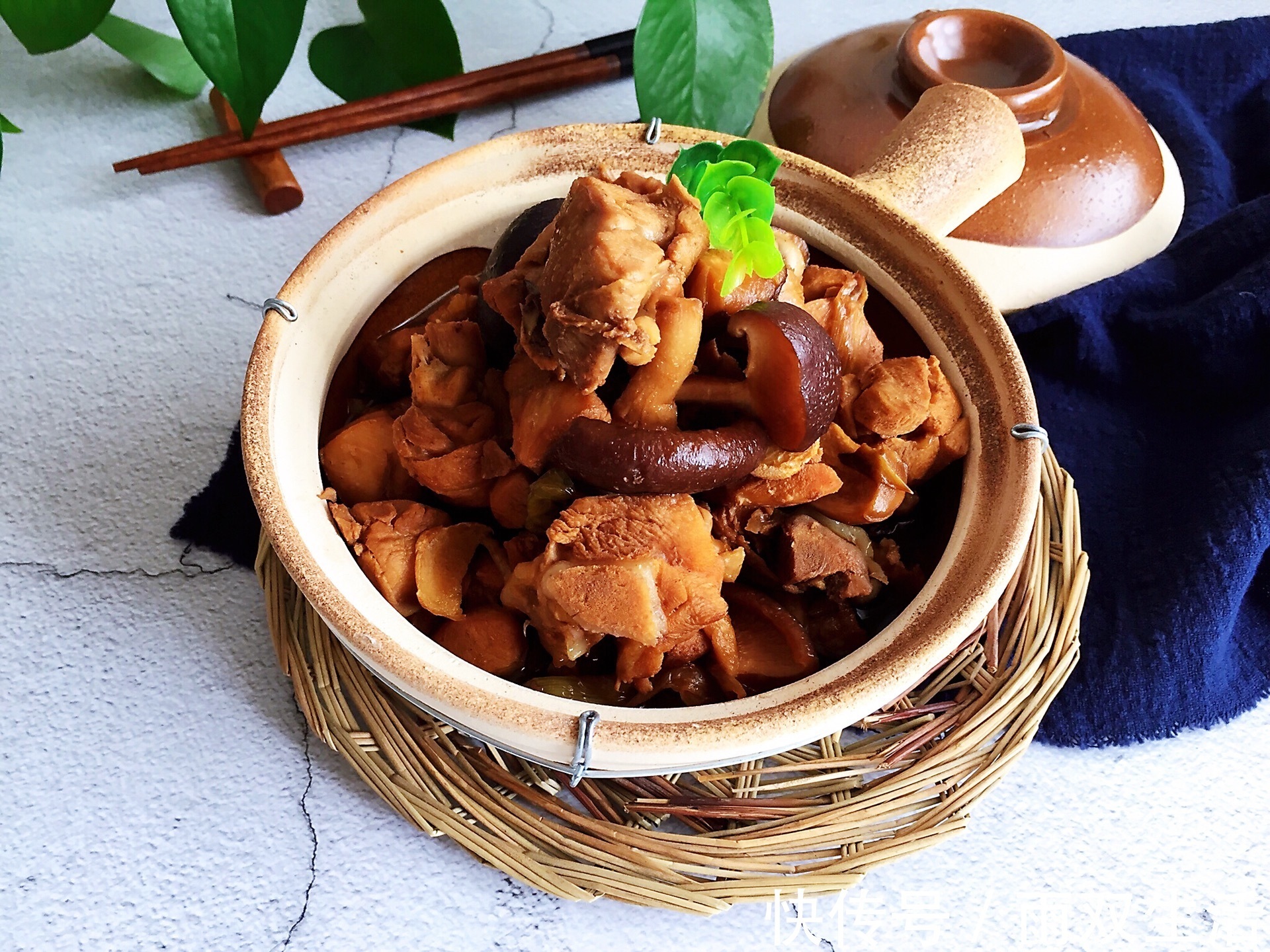 鸡肉|营养丰富的香菇炖鸡,制作简单,香气四溢