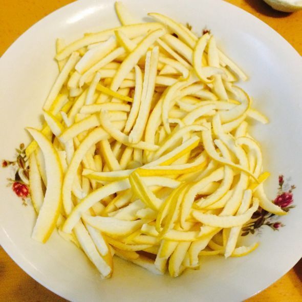 柚子皮|柚子皮放进锅内煮一煮，效果太棒了，解决了很多男人女人的大烦恼