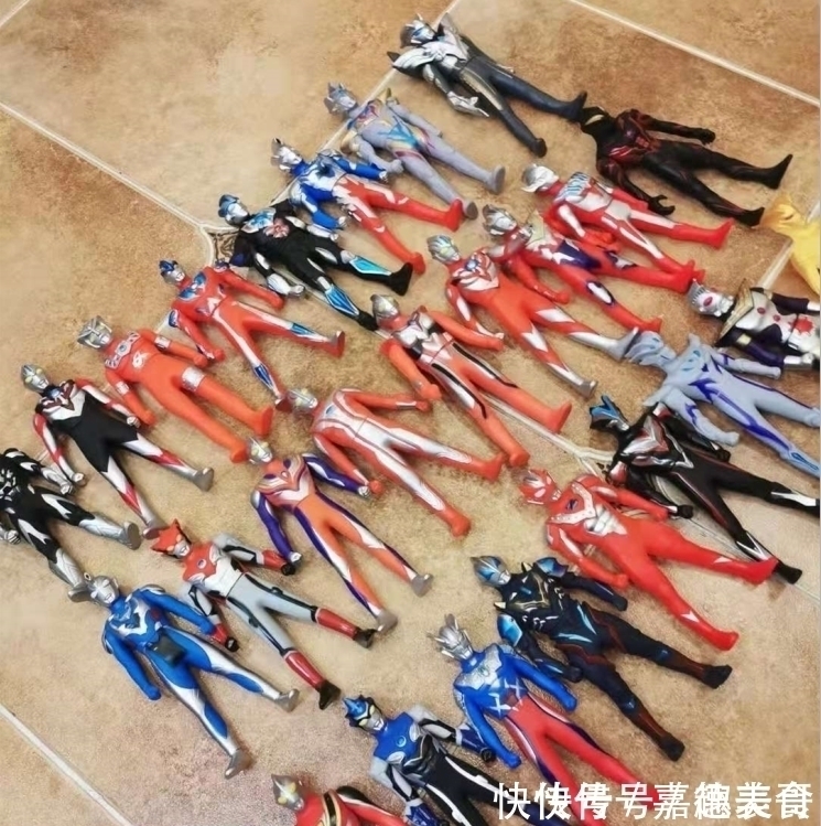 特利迦|网友调侃养儿子像养奥特曼,家里奥特曼玩具堆成山,一口气认不完