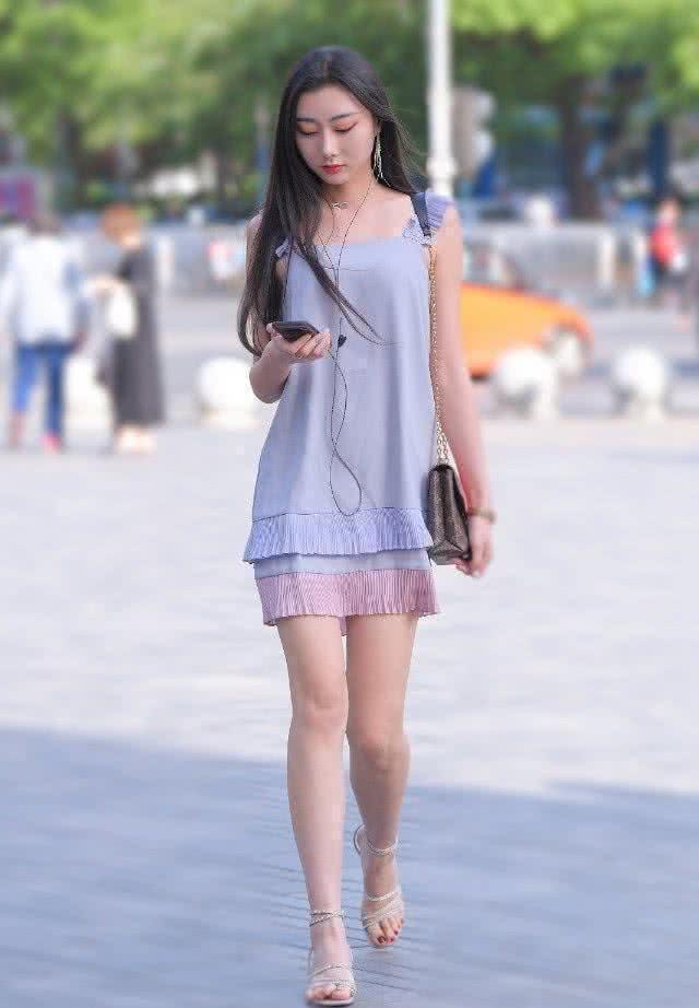 断层裙|时尚街拍冰淇淋色断层裙,搭配绑绳鞋,优雅而性感