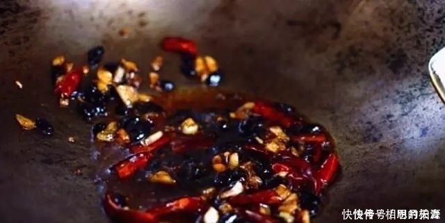 炒土豆丝,千万不要直接炒,2个小诀窍,土豆丝香辣脆爽,超好吃