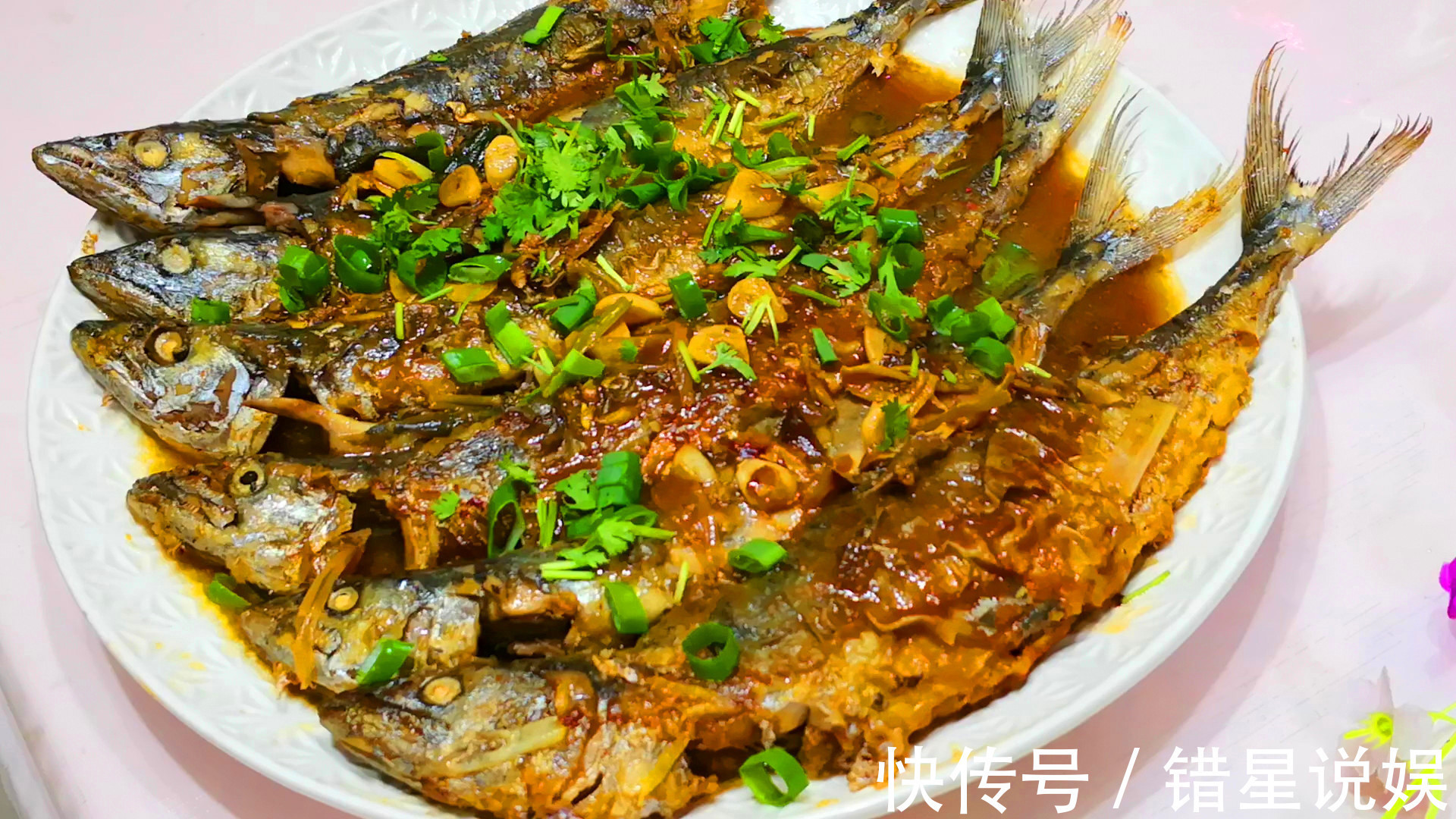 炖鱼时,去腥加料酒和醋是大错特错!这才是最好做法,上桌一扫光