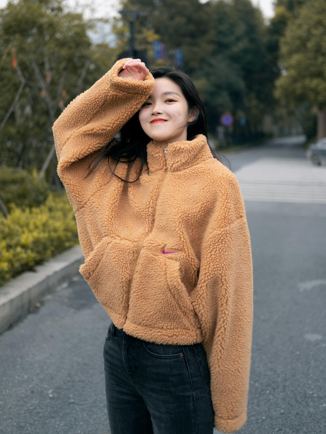 贝雷帽|“羊羔绒外套”怎么穿出高级感?秋冬学这4套穿搭技巧,高级时髦