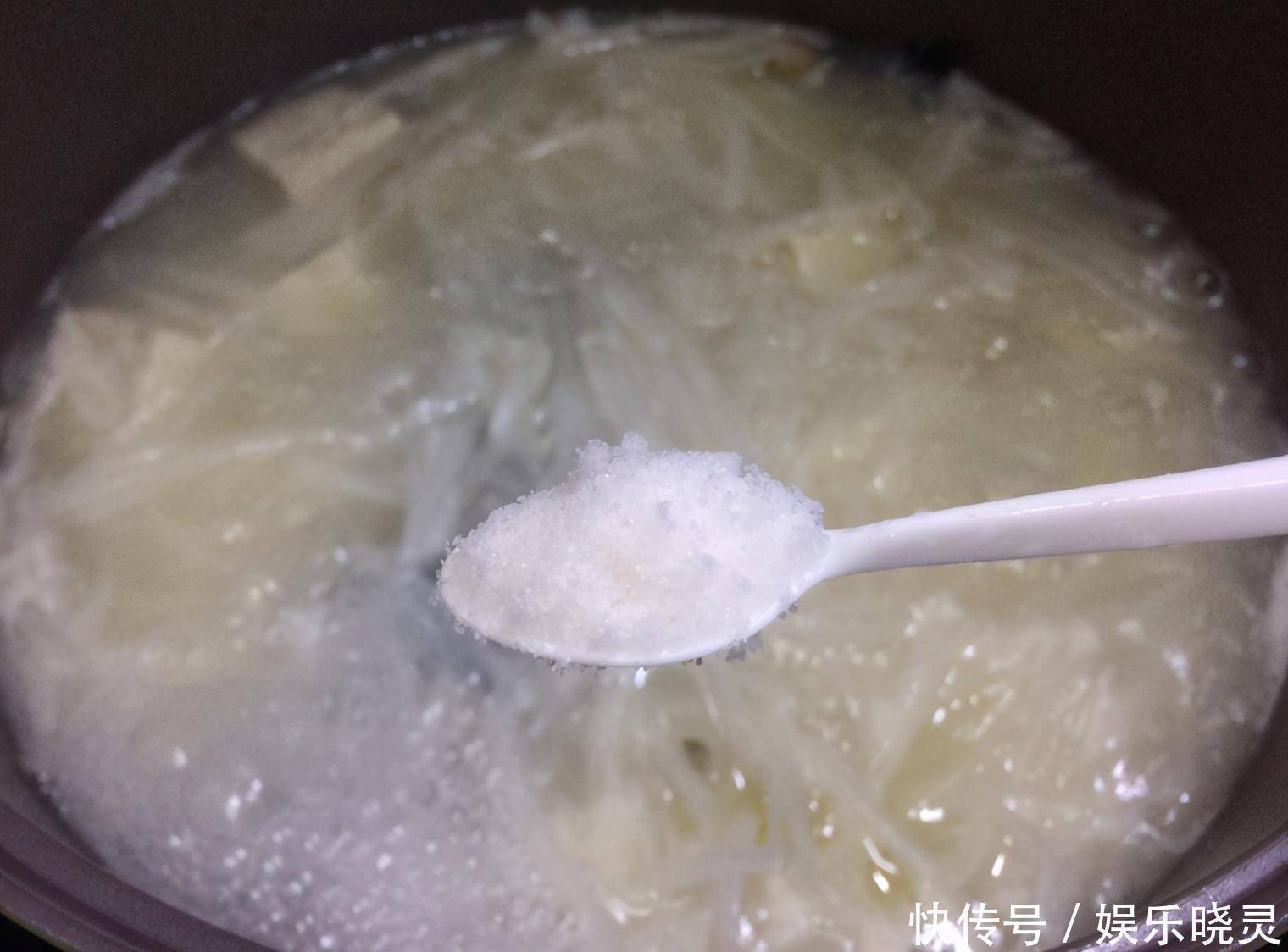 它是鱼腥味的“克星”,炖鱼只需加一勺,保证又香又嫩,鲜美不腥