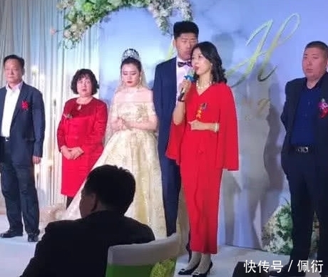 现场|婚礼现场,新娘风头竟被婆婆抢了,网友:没有对比就没有伤害