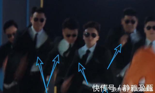 |郭麒麟有多幽默《奔跑吧》黑衣人努力憋笑,看样子快忍不住了