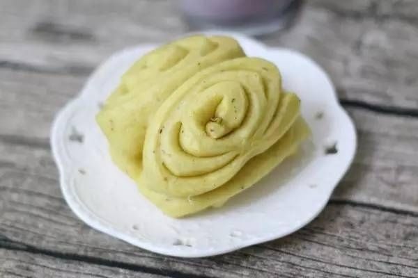 制作松软可口的花卷，掌握小窍门，其实很简单！！