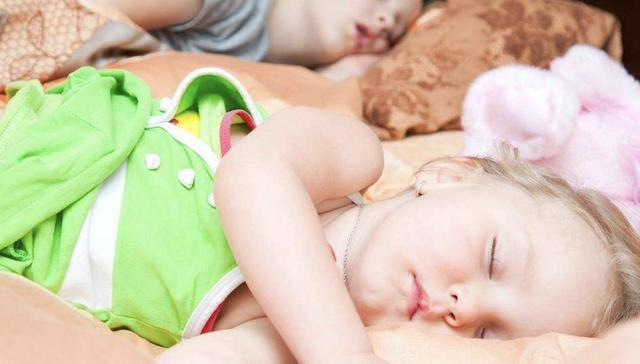 我的孩子|给孩子用尿不湿还是尿布好网友现在后悔的光想打自己的脸!