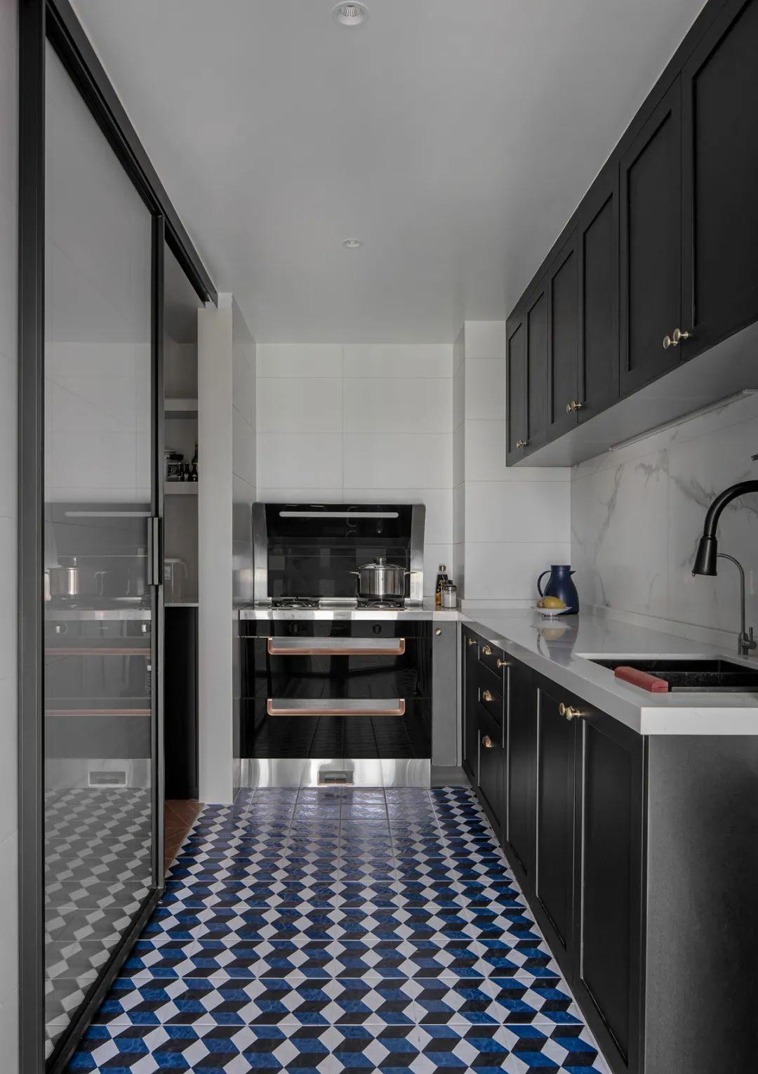 屋主|79平米混搭风格,客厅的壁炉电视墙,书房的隐形床,都是大制作!