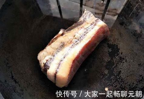 腌制|腊肉炒好嚼不动?下锅前多做2步,腊肉炒好又香又好嚼,不腻口
