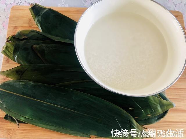 粽子|糯米加点红糖和枣,做法超级简单,吃起来比端午节的粽子都好吃!