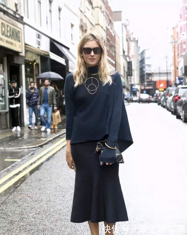 锁骨处 秋冬纯色毛衣怎么穿才能更胜一筹三招就搞定,简约高级感穿搭!