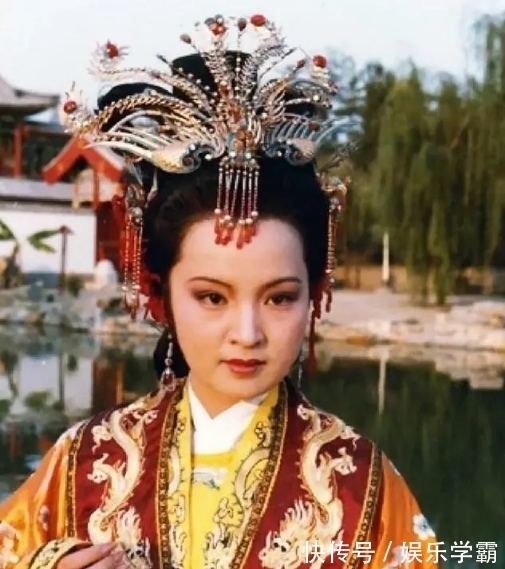 刘姥姥#贾元春一进大观园就更衣,背后有啥隐情?且看怡红院遭劫故事