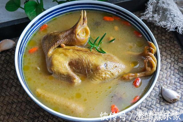 “一鸽胜九鸡”，教你鸽子汤的正确煲法，汤鲜味美，营养还翻倍