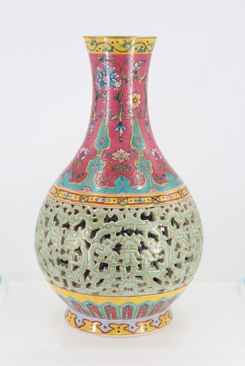 收官|2020年收官之作,市面浮现出清代官窑乾隆镂空瓶珍宝!