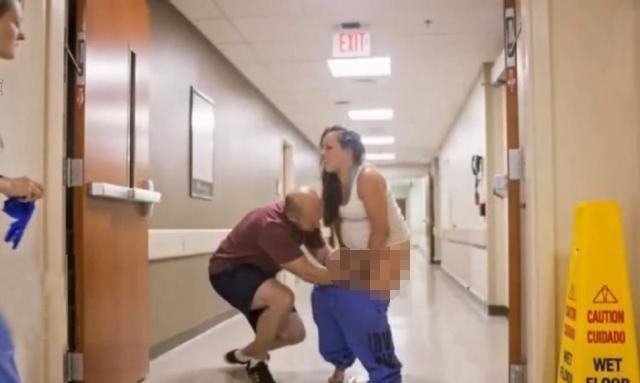 排泄物|孕妈在医院走廊突然生娃,急喊“快接住”,老公的表现让医生敬佩