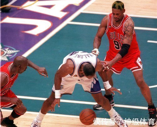 中国女篮|李缘无奈控球12秒、李月汝遭乔丹式抢断,中国女篮真的被看透了