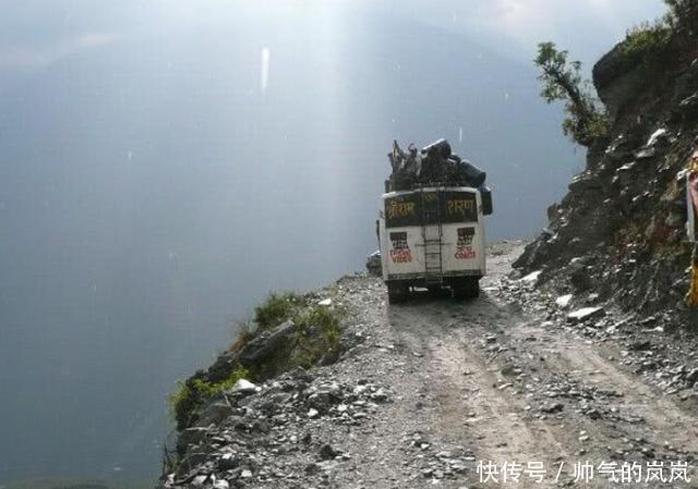 印度罕见的“死亡公路”,路面最窄仅宽3米,坐一次车惊心动魄!