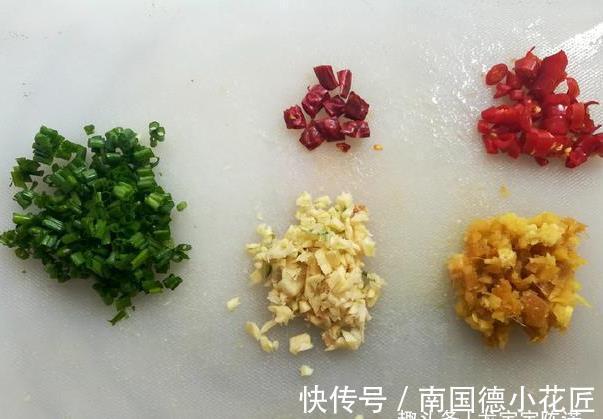 米饭|这菜跟黄豆一起煮,香辣开胃还补钙,3碗米饭不够吃