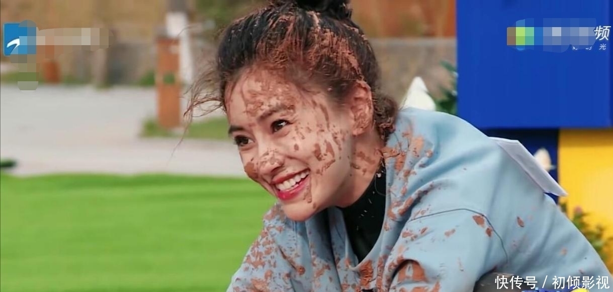 女人|Angelababy宋雨琦抖音直播同框,原来女人翻脸比翻书还快!