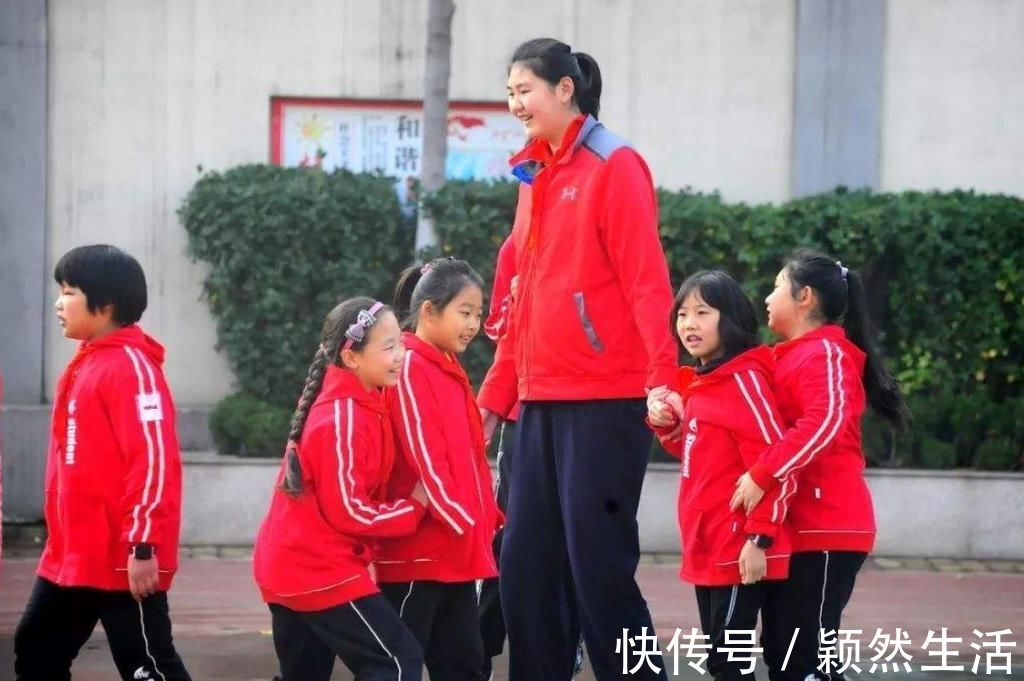 身高|初中“男女版小宇”火了,两人身高都超2米2,叫小宇的个都高?