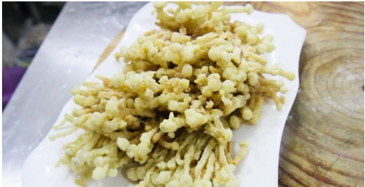 金针菇|1把金针菇,2个鸡蛋,厨师长的这种做法,吃一次就忘不掉