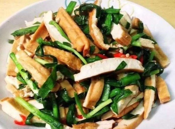 韭菜|多给孩子吃的营养菜，鲜嫩可口，解馋又下饭，补充营养身体棒