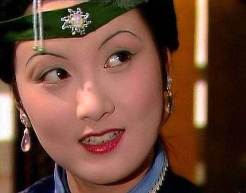 贾母$林黛玉和薛宝钗都想嫁给贾宝玉，王熙凤支持谁？1颗珍珠里有答案