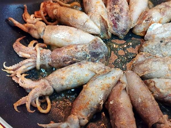  翘首以待|小管鱿鱼当水饺，煎出不一样的冰花来，翘首以待佳肴