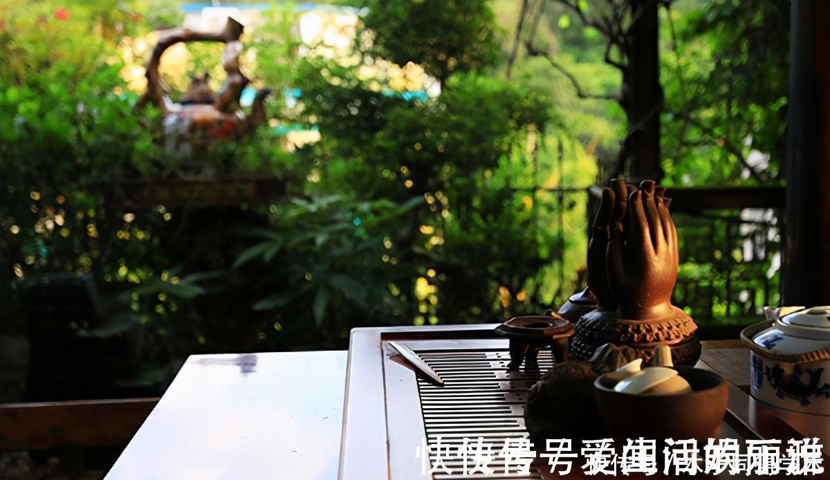 实木|90后小夫妻却偏爱中式装修,去除繁琐设计,书房的设计更为独特!