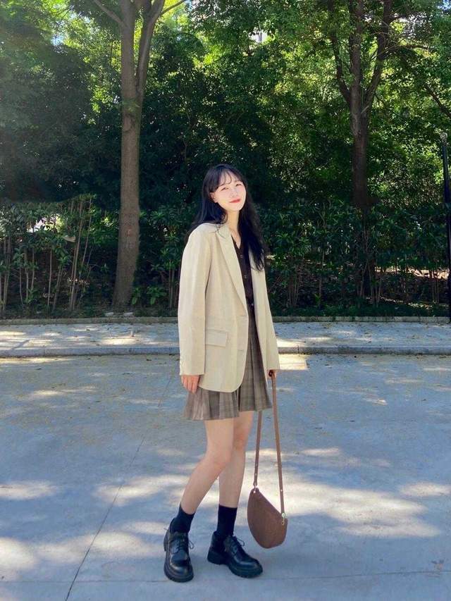 穿搭|立秋后,用西服搭配裙子时髦又显气质,小个子的女生都爱了