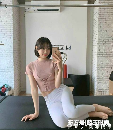 超级可爱|街拍气质优雅的打底裤穿着,展现小姐姐时尚迷人魅力